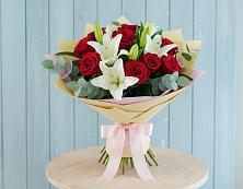 Букет цветов из:  Лилии и Розы в Спасске Кемеровской области