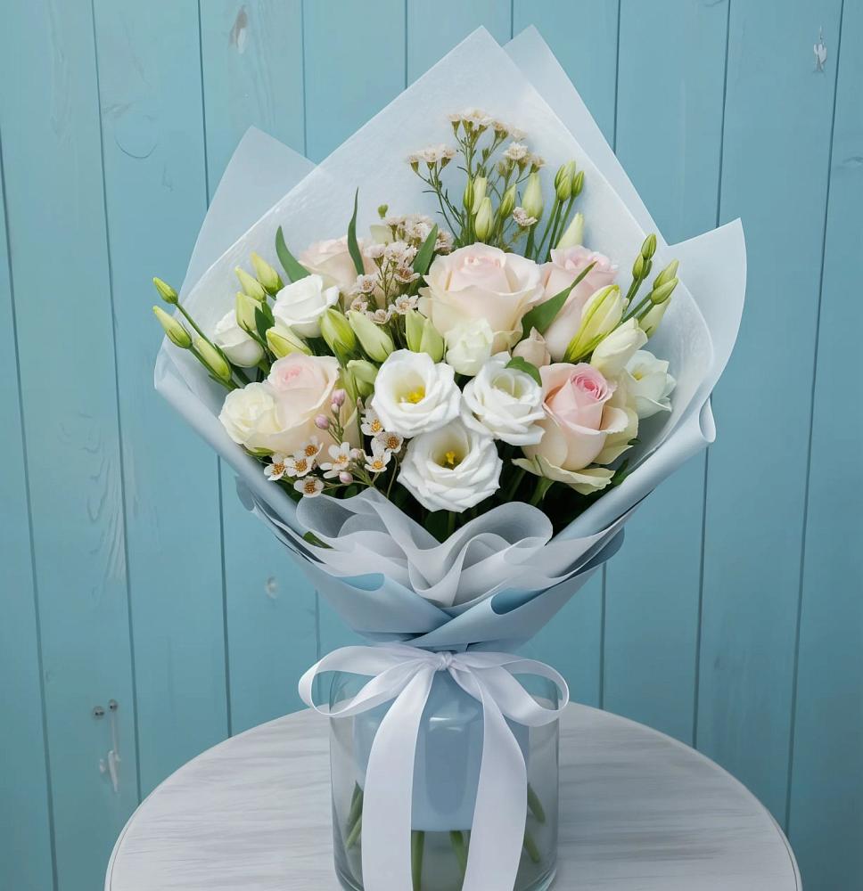 Букет цветов из: Розы и Лизиантусы в Спасске Кемеровской области