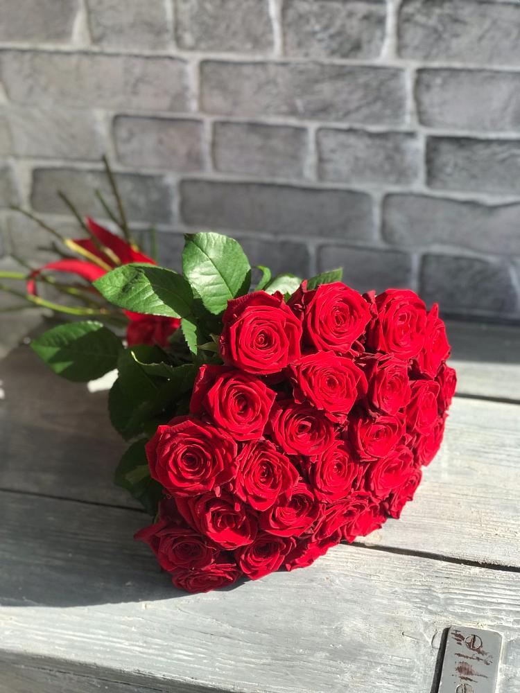 Букет Красные розы Фридом в Спасске Кемеровской области