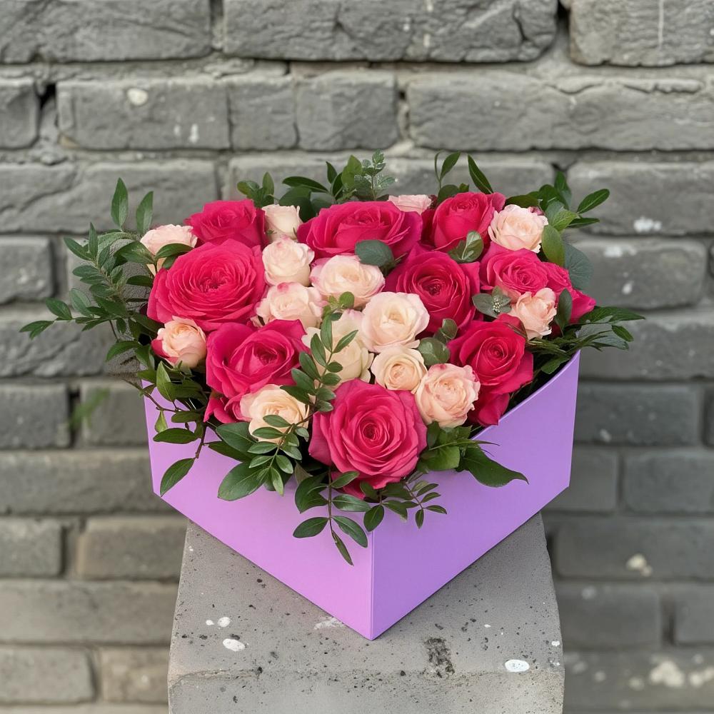 Цветочная композиция из Розы в коробке в Спасске Кемеровской области
