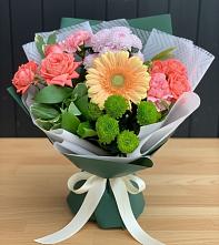 Букет цветов из:  Гвоздики, Розы, Герберы и Хризантемы в Спасске Кемеровской области