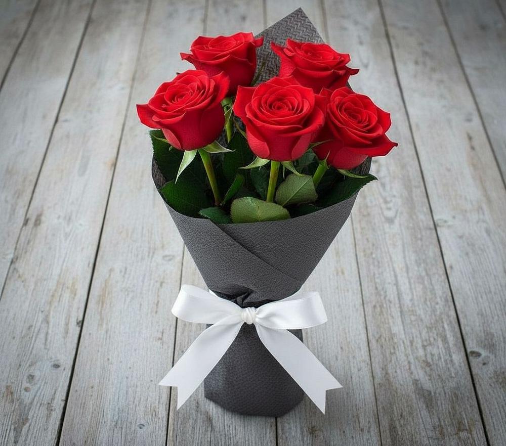 Букет 5 Красных роз Эдлесс Лав в Спасске Кемеровской области