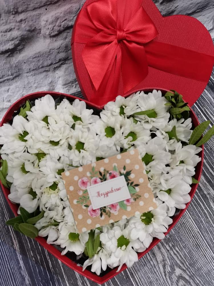 Цветочная композиция из Хризантемы в виде сердца в Спасске Кемеровской области