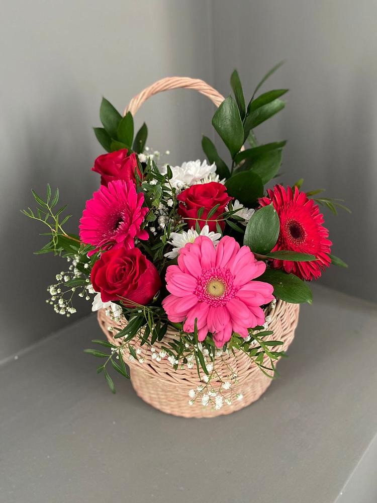 Цветочная композиция из Розы, Хризантемы и Герберы в корзине в Спасске Кемеровской области