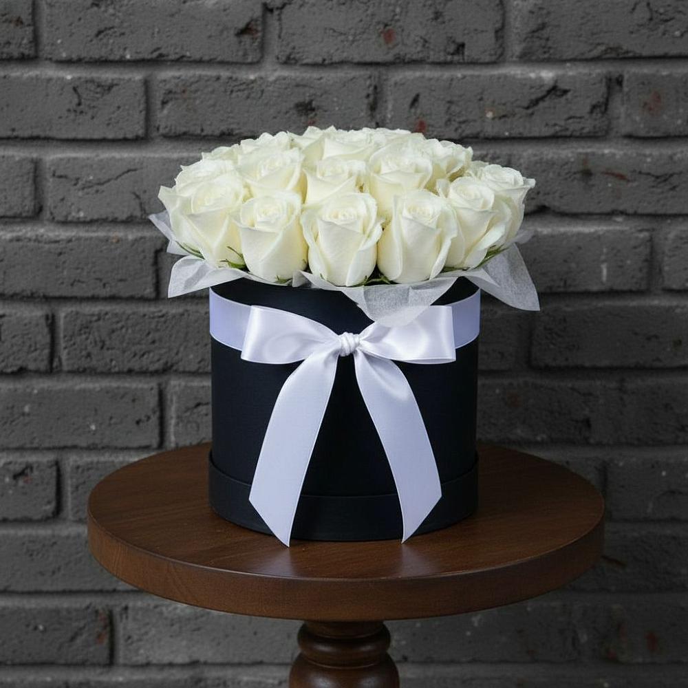 Цветочная композиция из Розы в шляпной коробке в Спасске Кемеровской области