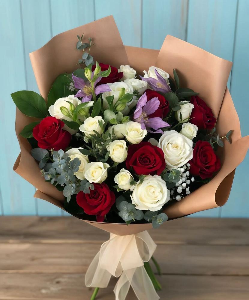 Букет цветов из: Розы и Альстромерии в Спасске Кемеровской области