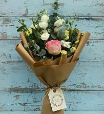 Букет цветов из:  Розы и Лизиантусы в Спасске Кемеровской области