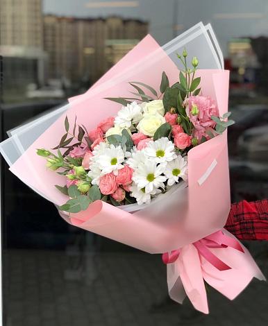 Букет цветов из: Розы, Лизиантусы и Хризантемы в Спасске Кемеровской области