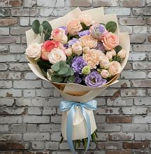 Букет цветов из:  Розы, Лизиантусы и Гвоздики #REPLACE_PRED# Спасске Кемеровской области