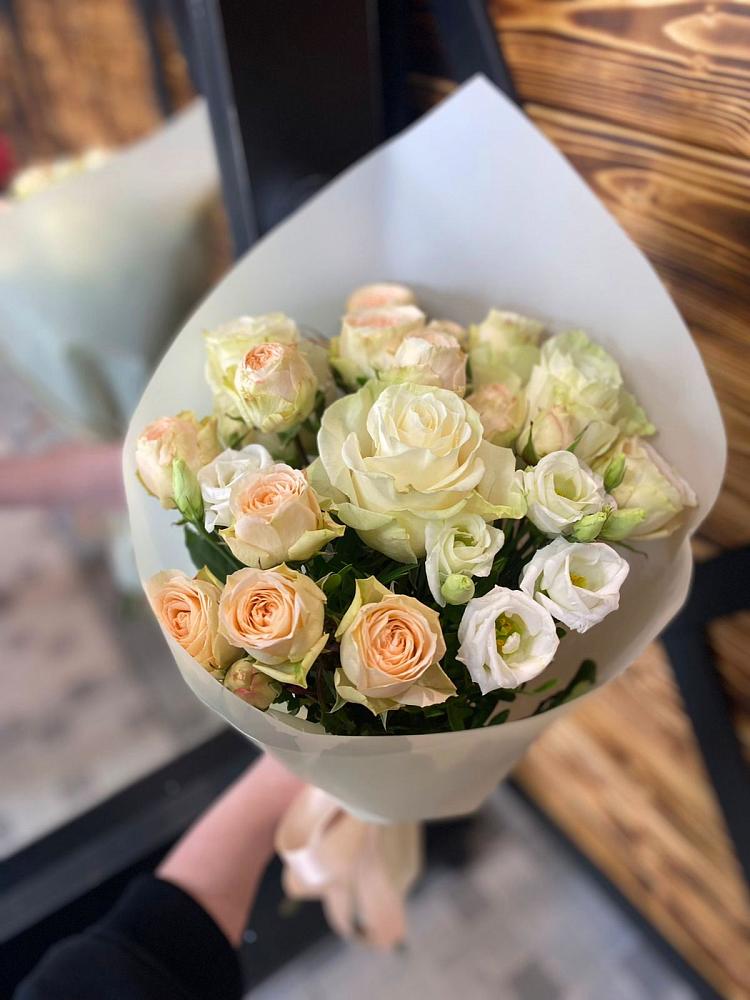 Букет цветов из: Розы и Лизиантусы в Спасске Кемеровской области