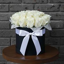 Цветочная композиция из Розы в шляпной коробке в Спасске Кемеровской области