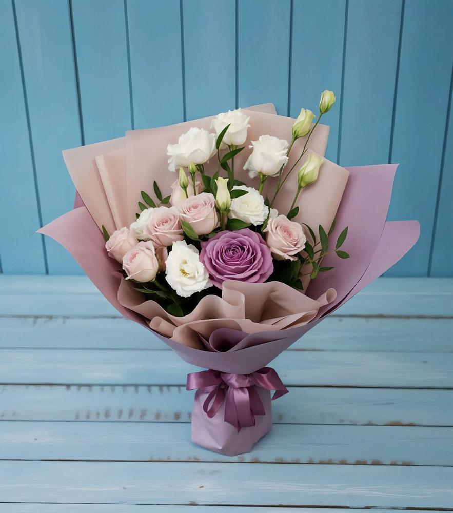 Букет цветов из: Розы и Лизиантусы в Спасске Кемеровской области